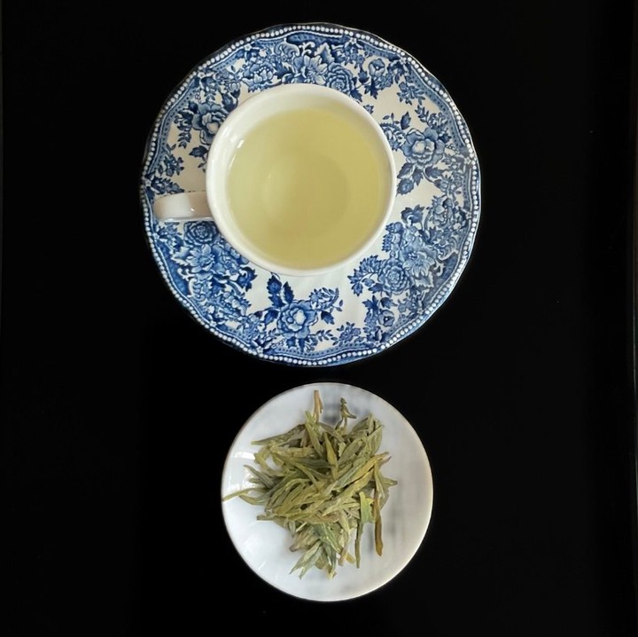Une tasse de thé et un livre, aux origines de la légende du thé
