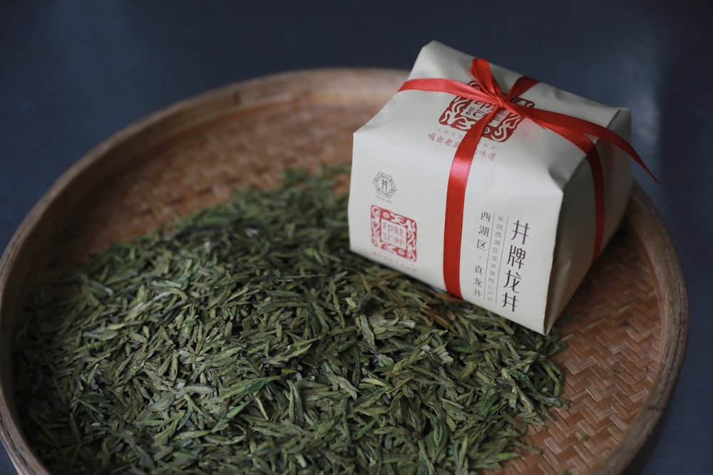 Puits du Dragon — Châtaigne grillée et herbe coupée, vive et nette.